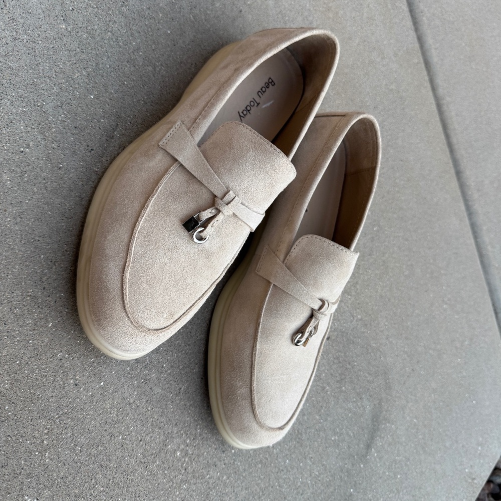 Loafers beige